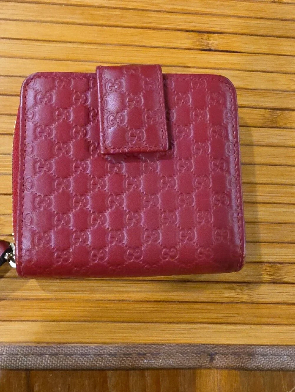 Gucci Embossed GG Compact Zip Wallet in Burgundy - Picture 4 of 6